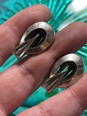 Vintage Sperry Modernist Silver Tone Metal Clip-on Costume Jewelry Earrings